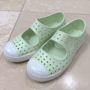 Native shoes light green size C12